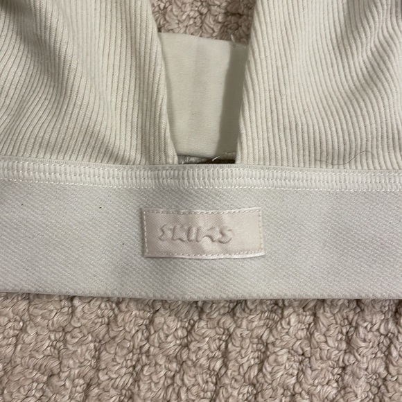 NWT SKIMS WHITE COTTON PLUNGE BRALETTE 2.0 - Picture 3 of 9